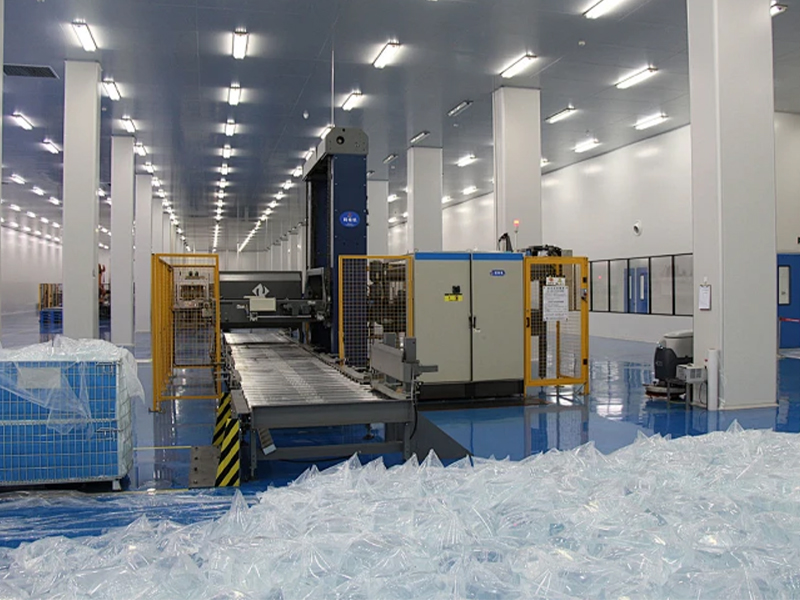 Parkade IP66 vapor tight light for warehouse aisles and picking zones