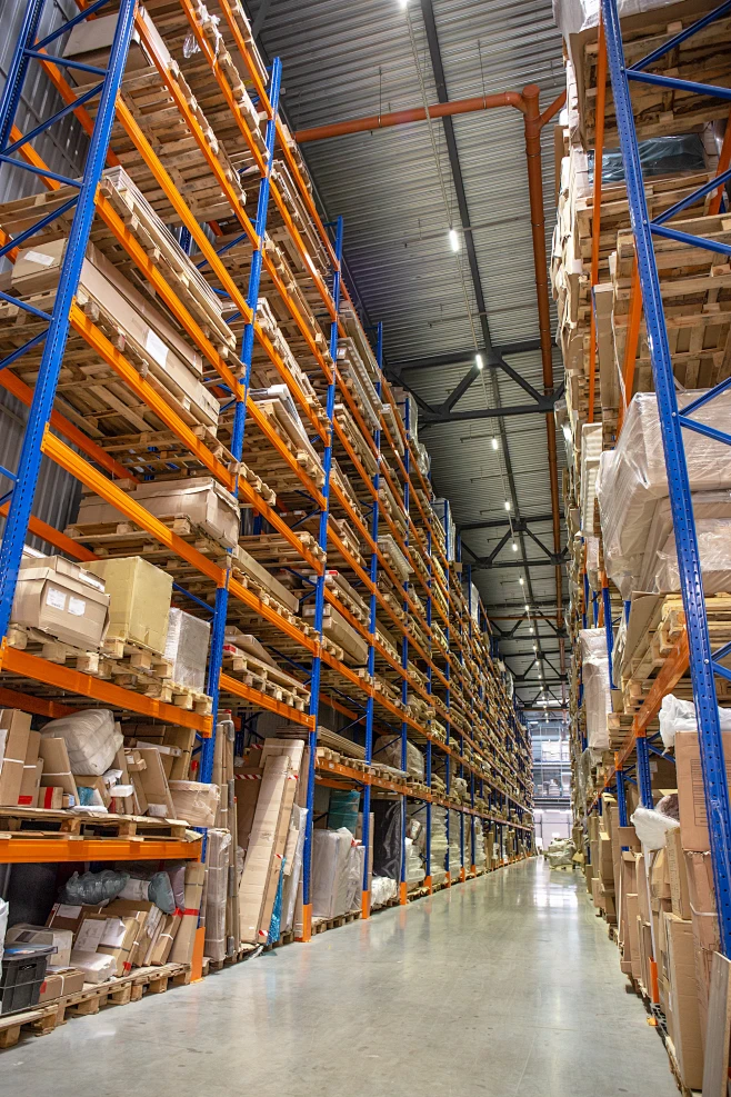 High ceiling lighting in high-bay warehouse