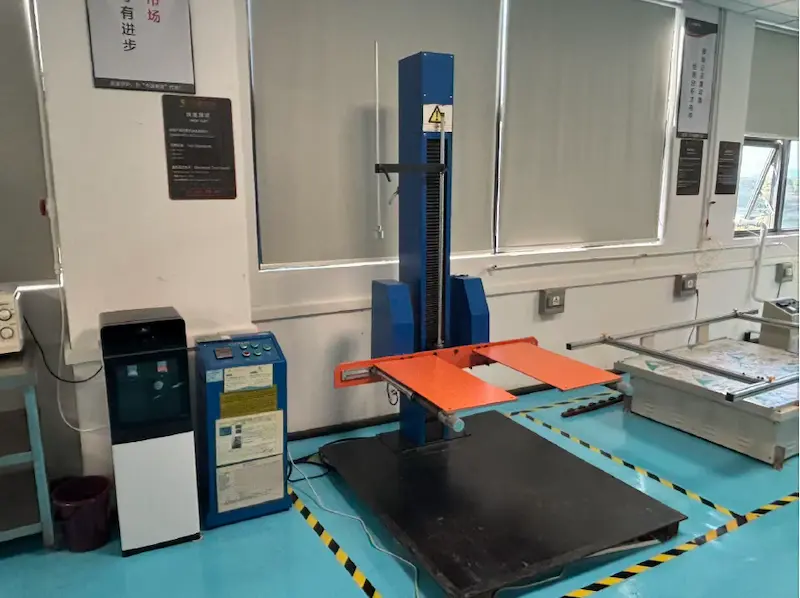 Drop testing equipment for LED luminaire transport packaging