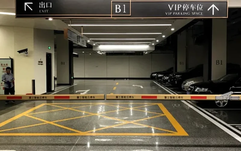 LED parking garage lighting for main driveways